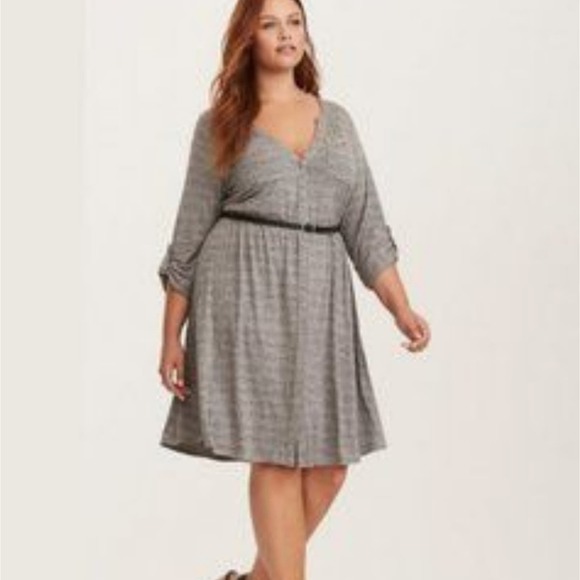 Torrid Gray Geo Print V-Neck Button Down Midi Roll Tab Sleeves Dress Size 0/12